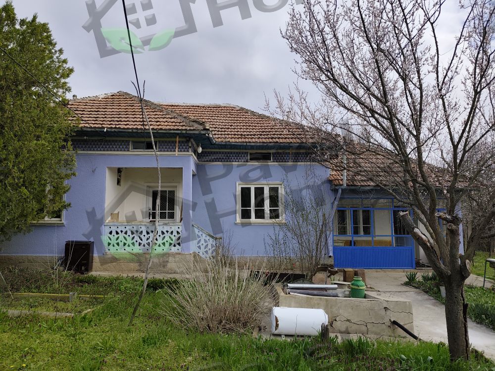 ​2-Bed Village House with Large Plot – Pavel