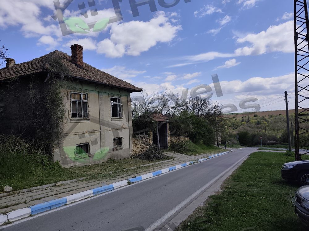 Full Renovation Project: Potential-Packed Home in Borobo