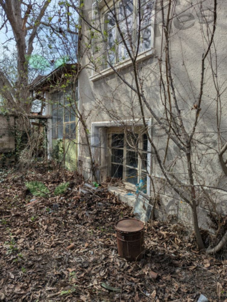 Renovation Project with Large Plot in Saedinenie 