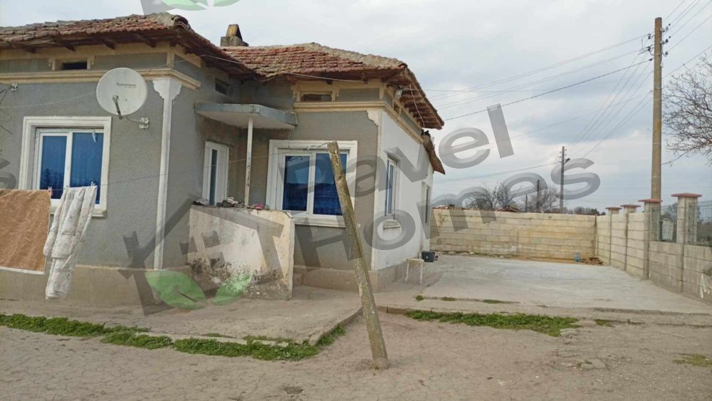Solid House with Large Plot – Pchelarovo Village 