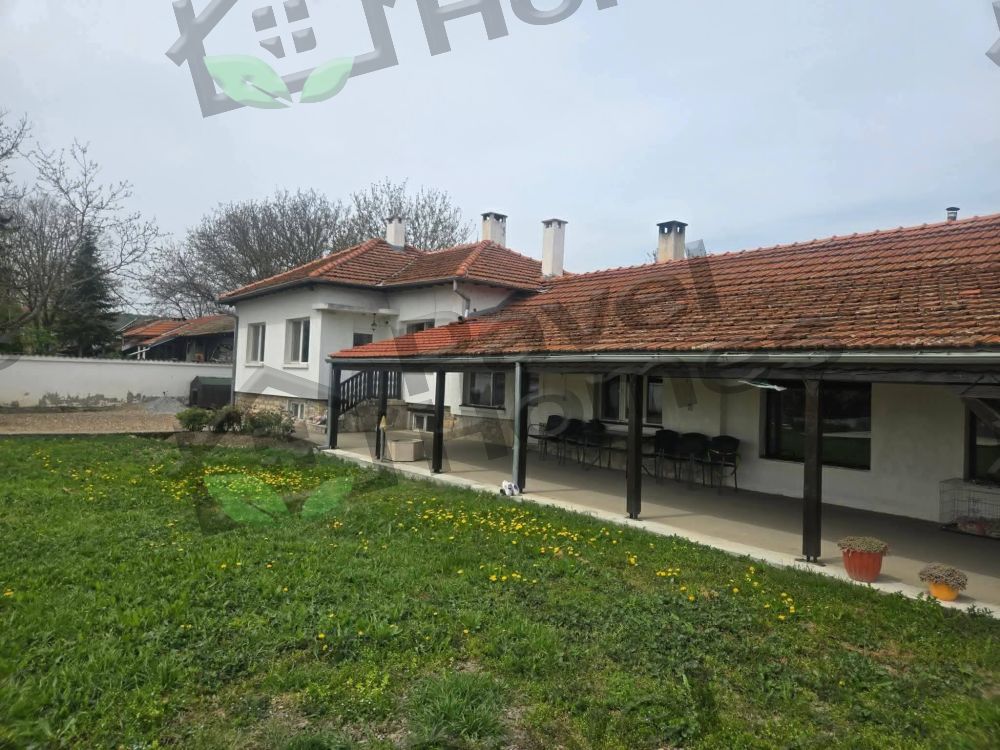 Your Rural Retreat: Lovely House with Massive Garden in Radanovo