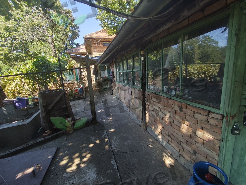 ?PAVEL HOMES OFFERS: SOLID BRICK HOUSE WITH GARAGE, WORKSHOP & 2,570 M² GARDEN IN PAVEL