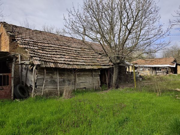 ​2-Bed Village House with Large Plot – Pavel