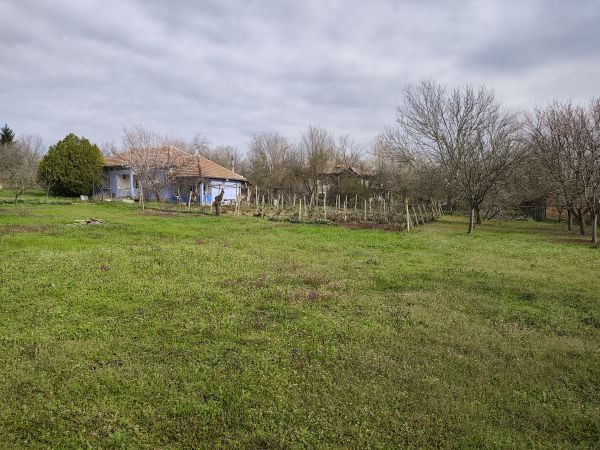 ​2-Bed Village House with Large Plot – Pavel