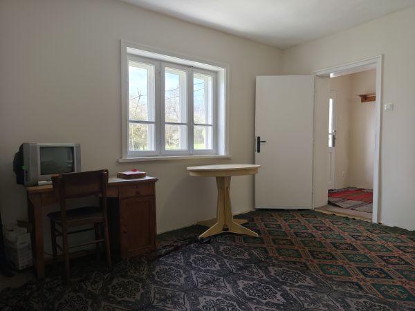 ​2-Bed Village House with Large Plot – Pavel