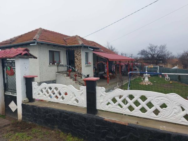 BEAUTIFUL HOUSE IN POLSKI TRAMBESH – 4 Rooms & BBQ Area