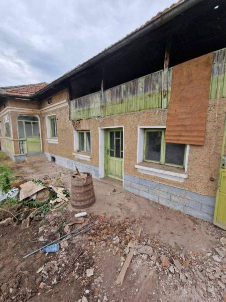 Country House for Sale in Strahilovo with Massive 3,850 sqm Plot 