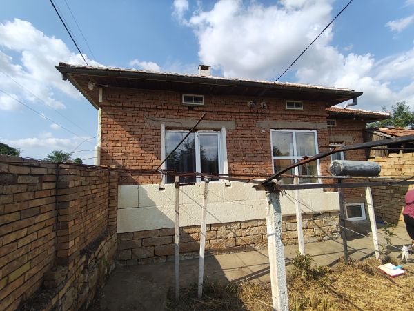 COZY 1-BEDROOM HOME WITH 1,000 SQM YARD – Just 7 km from Polski Trambesh! 