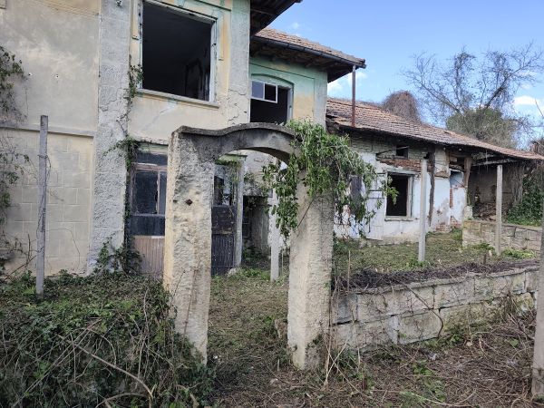 Full Renovation Project: Potential-Packed Home in Borobo