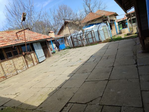 House for sale 1000 mp
