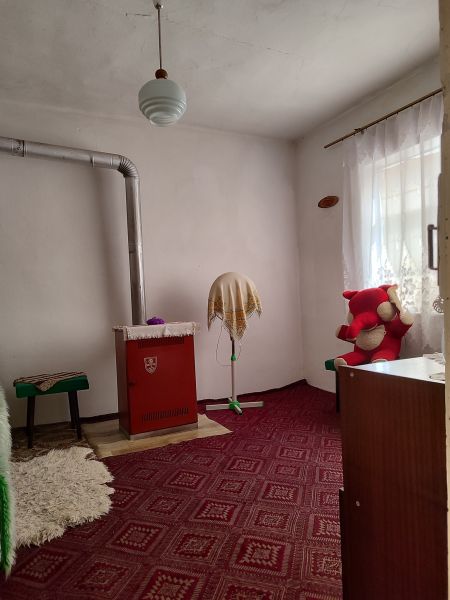 House for sale 1000 mp