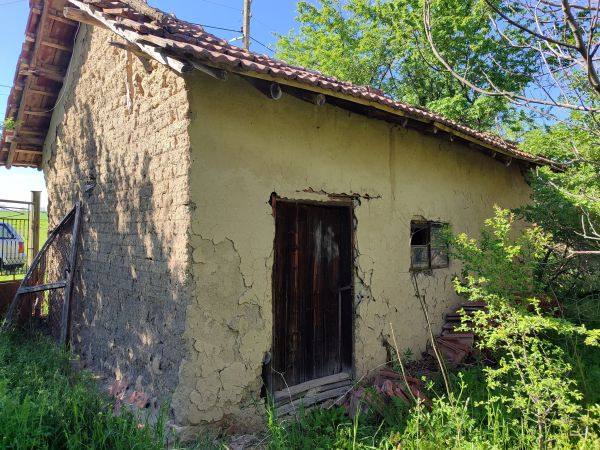 House for sale 2200 sq.m kod 1005