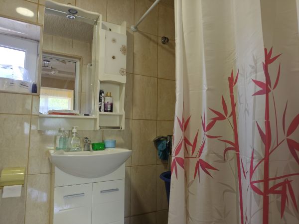 House for sale in the village of Polsko Kosovo land 1003 square meters