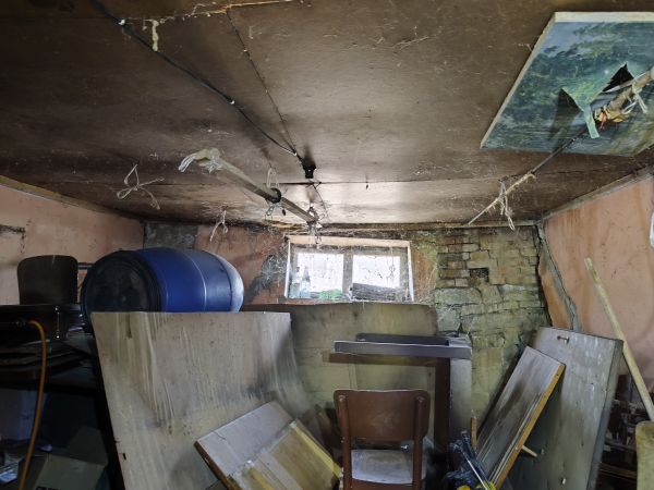 House for sale in the village of Polsko Kosovo land 1003 square meters