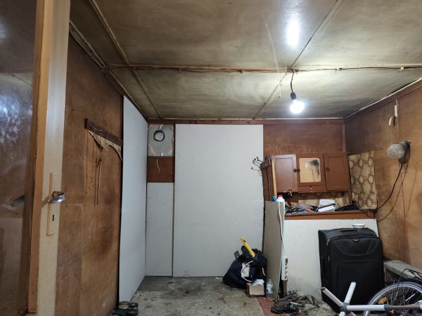 House for sale in the village of Polsko Kosovo land 1003 square meters