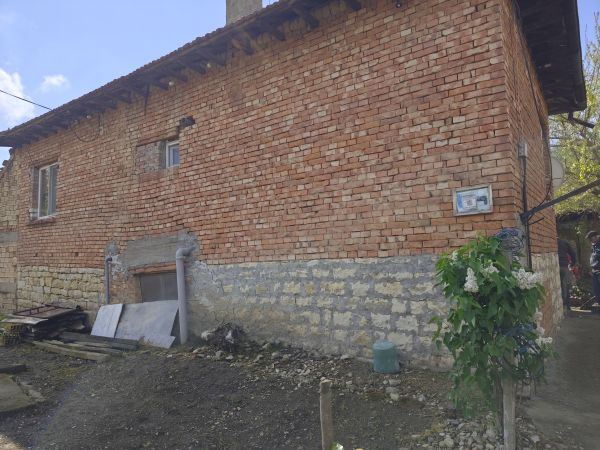 House for sale in the village of Polsko Kosovo land 1003 square meters