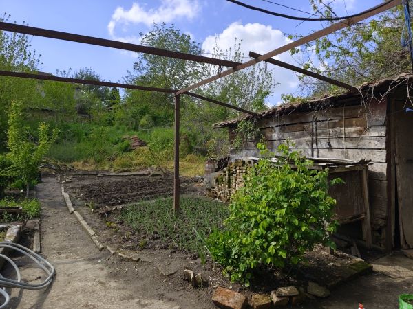 House for sale in the village of Polsko Kosovo land 1003 square meters