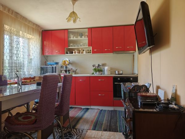 House for sale in the village of Polsko Kosovo land 1003 square meters