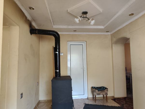 House for sale in the village of Polsko Kosovo land 1003 square meters