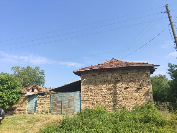House for sale in village of Dolna Lipnitsa 