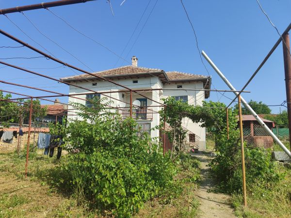 House for sale in village of Dolna Lipnitsa 