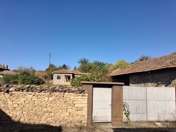 House for sale in village of Dolna Lipnitsa 