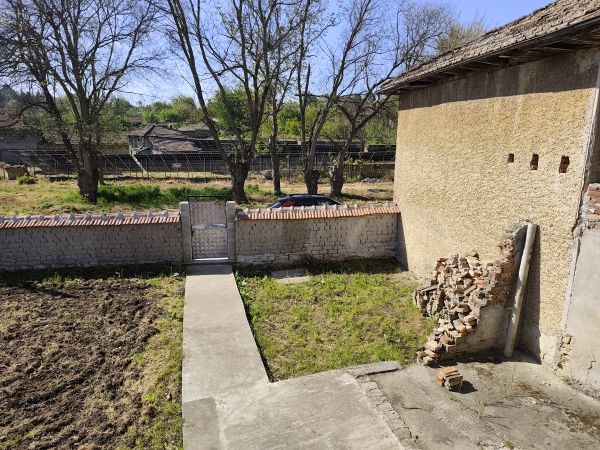 House for sale in village of Polsko Kosovo 