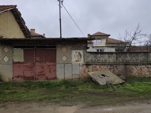 House for sale in village of Resen 