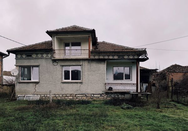 House for sale in village of Resen 