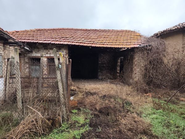 House for sale in village of Resen 