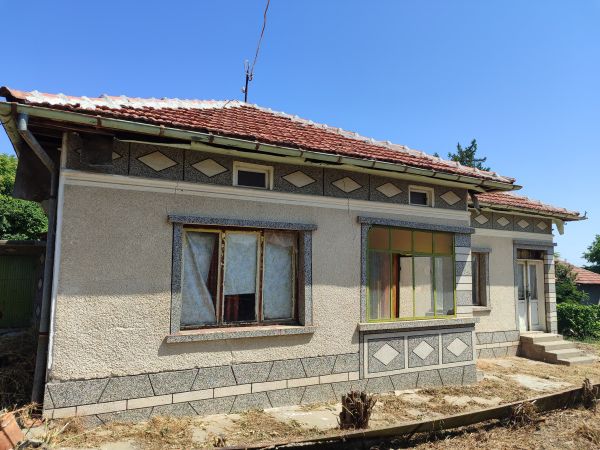 House for sale in village of Strahilovo