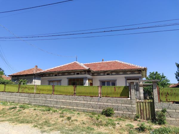 House for sale in village of Strahilovo