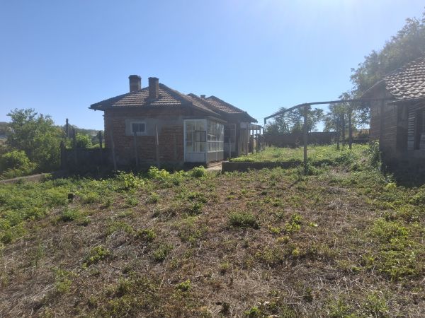 House for sale in village of Strahilovo