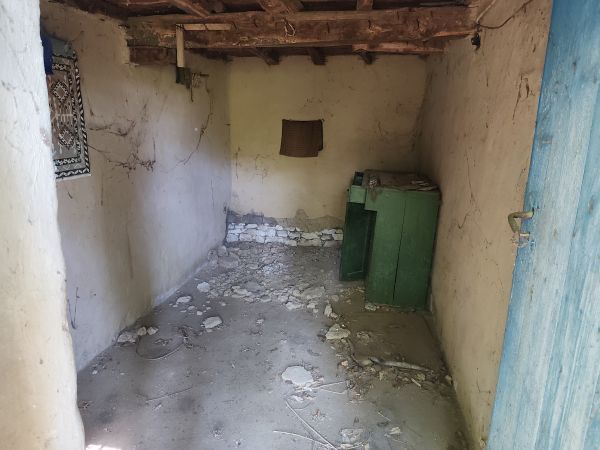 House for sale with barn, garden 2100 meters in Pavel village