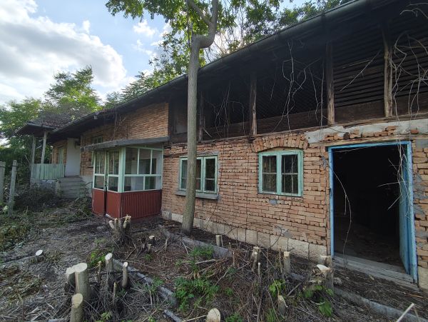 House for sale with barn, garden 2100 meters in Pavel village