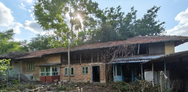 House for sale with barn, garden 2100 meters in Pavel village