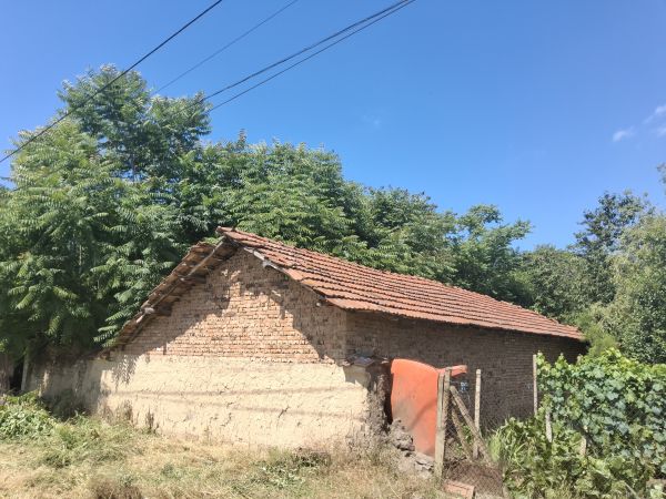House for sale with barn, garden 2100 meters in Pavel village