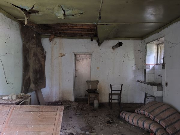 RENOVATION PROJECT – Country House with 1,600 sqm Land for Only €10,000