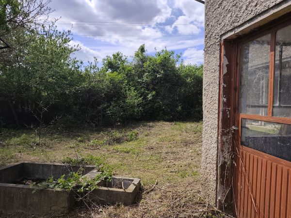 RENOVATION PROJECT: TRADITIONAL HOME + LARGE PLOT (1,465 sqm) in Borovo– €10,000