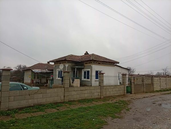 Solid House with Large Plot – Pchelarovo Village 