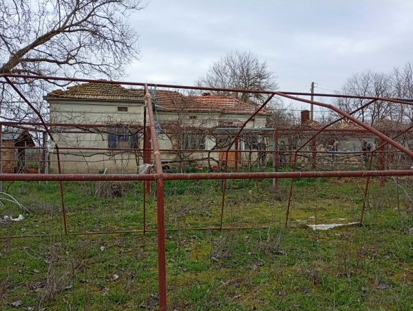 Solid House with Large Plot – Pchelarovo Village 