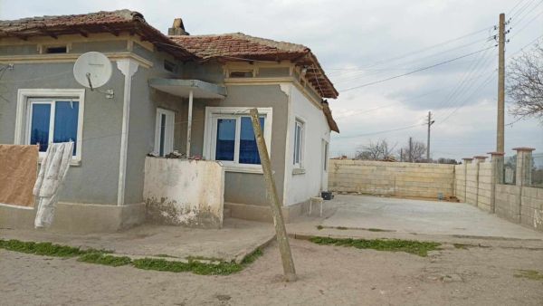 Solid House with Large Plot – Pchelarovo Village 