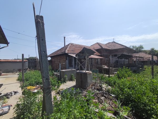 SPACIOUS 4-BEDROOM HOUSE WITH 2 GARAGES IN PAVEL VILLAGE – €27,000! 