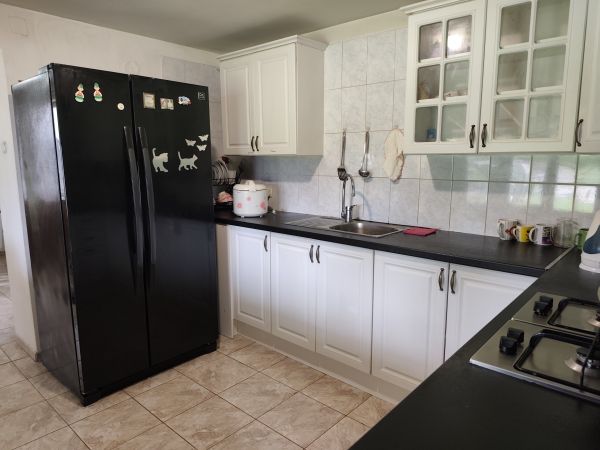 Your Rural Retreat: Lovely House with Massive Garden in Radanovo