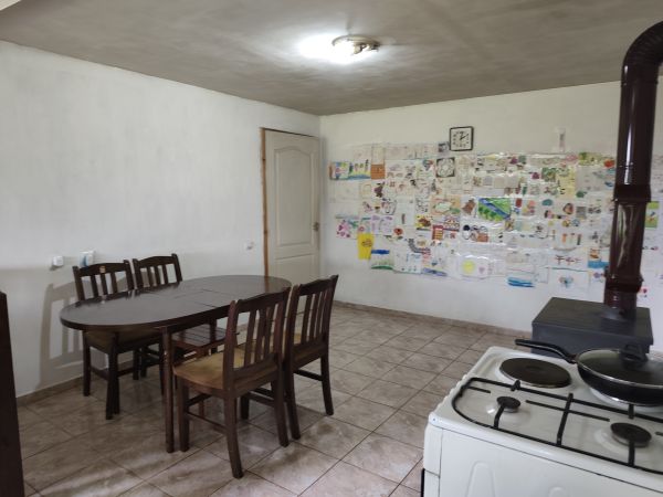 Your Rural Retreat: Lovely House with Massive Garden in Radanovo