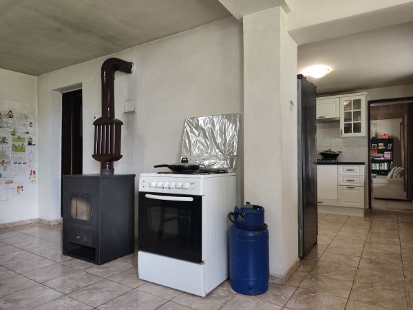 Your Rural Retreat: Lovely House with Massive Garden in Radanovo