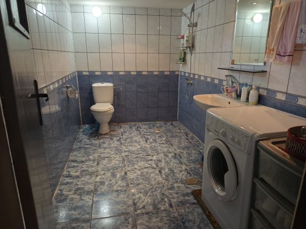 Your Rural Retreat: Lovely House with Massive Garden in Radanovo