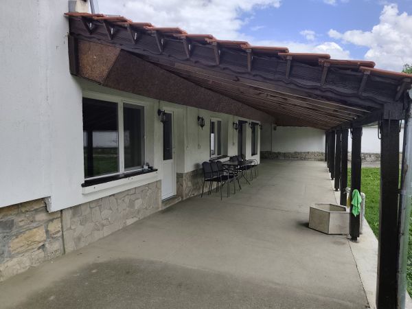 Your Rural Retreat: Lovely House with Massive Garden in Radanovo