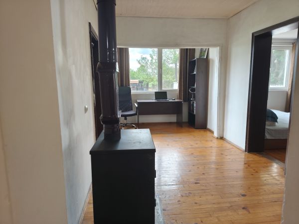 Your Rural Retreat: Lovely House with Massive Garden in Radanovo