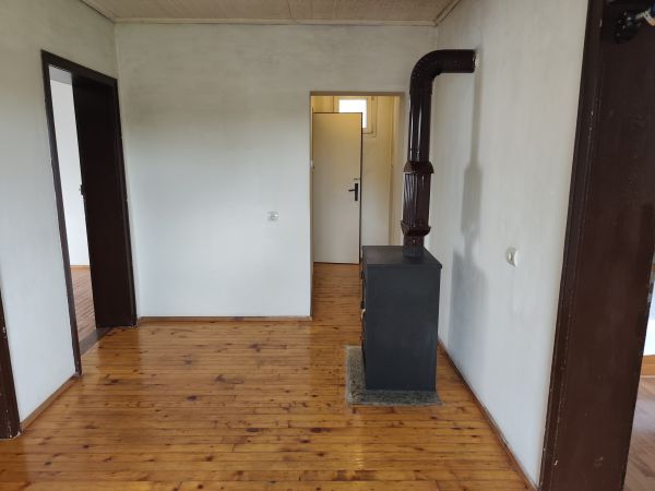 Your Rural Retreat: Lovely House with Massive Garden in Radanovo